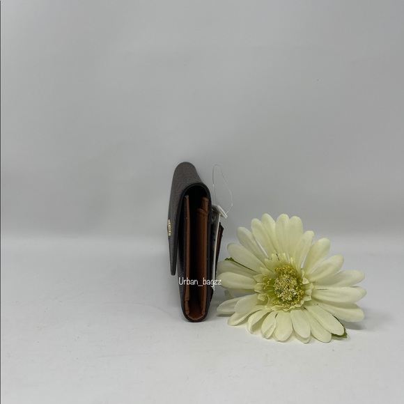 Michael Kors JST Large Trifold Wallet - Picture 2 of 10